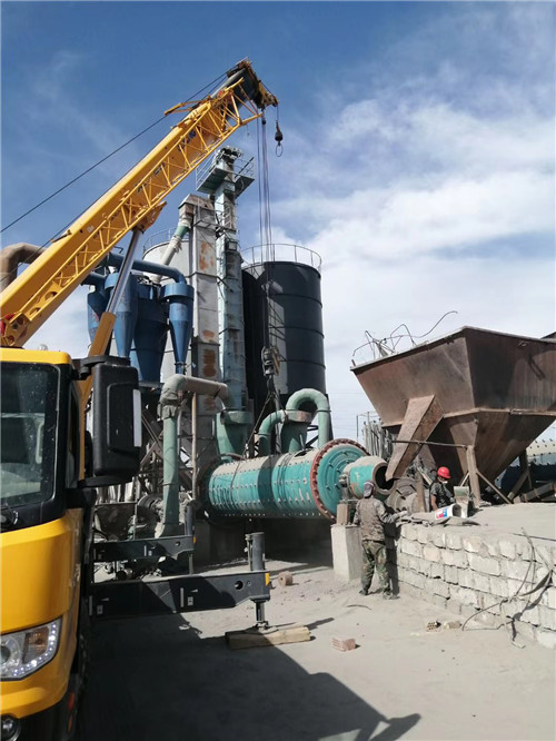 荔浦市设备搬运等各类工程项目中，吊车起着关键作用