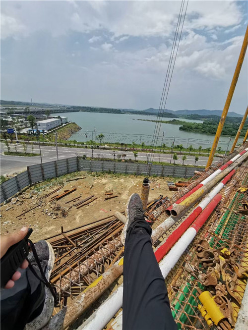 荔浦市作业中发生设备损坏或人员意外，责任怎么划分？